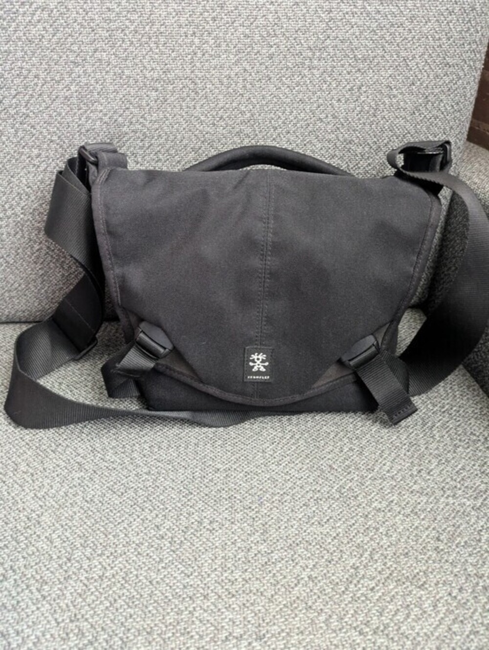 Crumpler camera bag The 5 Million Dollar Home black and lime green